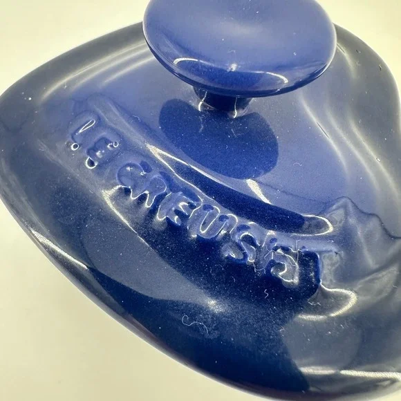 Le Creuset Cobalt Blue Heart Ramekin Set of 2 Stoneware Lidded Cocottes 11-12 - Picture 4 of 13